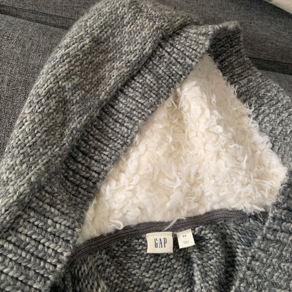 Fur hood long vest - Picture 3 of 4